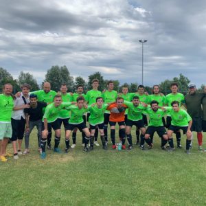 Die komplette GBF Mannschaft mit Spieler, Trainer und Betreuer